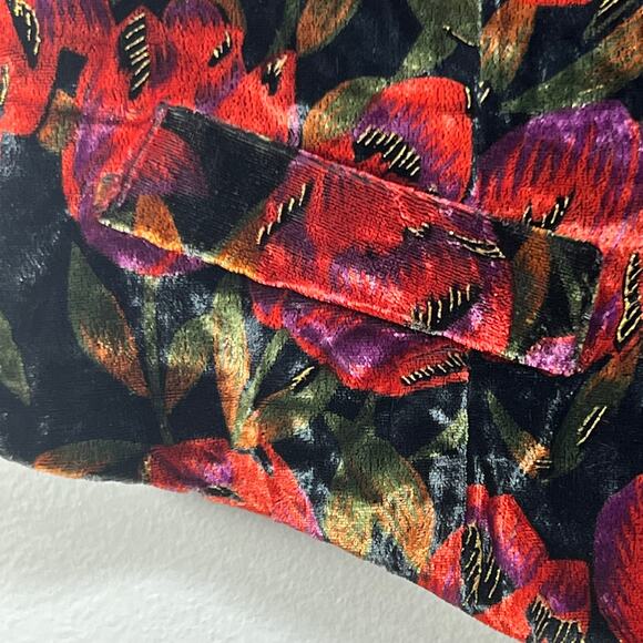 Women's Red Floral Vest - Picture 5 of 11